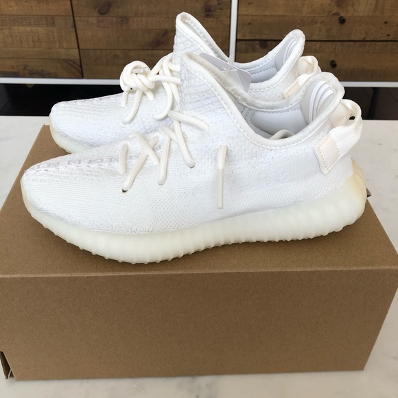 yeezy triple white size 4